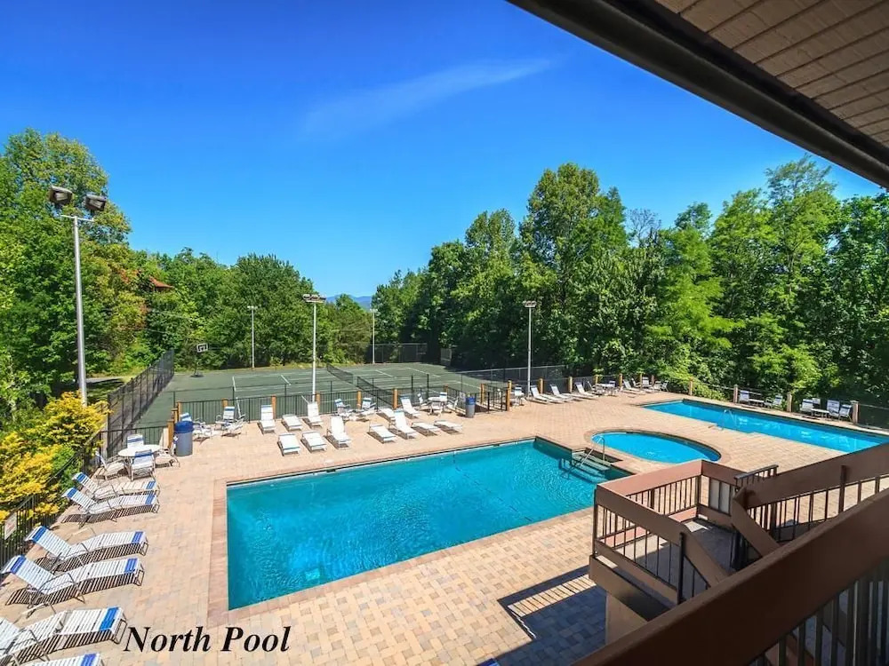 Smoky Mountain View 3 Bedroom Home with Hot Tub