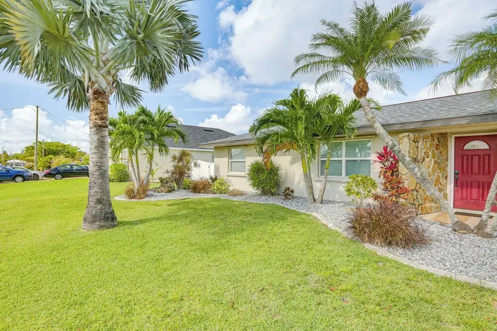 Private Pool & Spacious Yard: Cape Coral Getaway