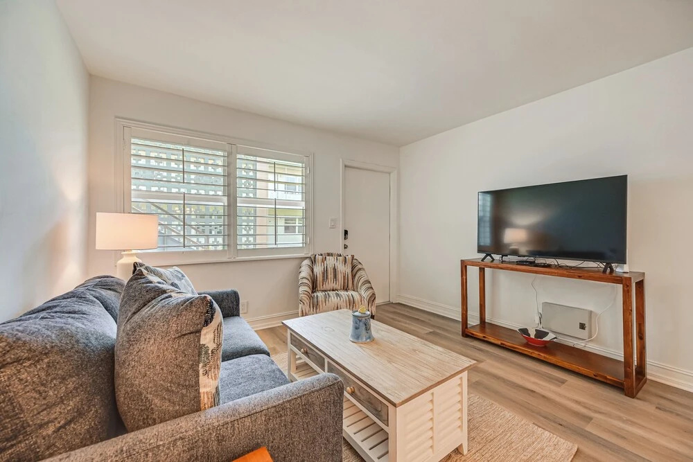 Poolside Fun, Ocean Strolls! Naples Beach Getaway