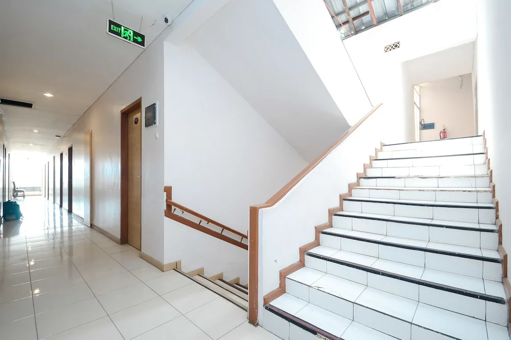 Airy Regol Dewi Sartika 108 A Bandung