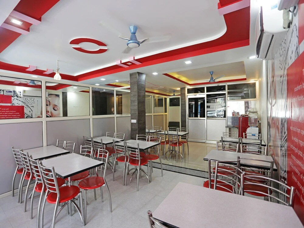OYO 13796 Stay Inn