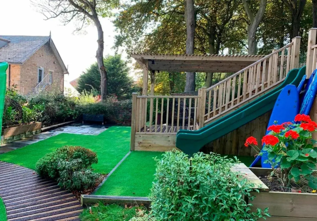 Beach Approach House - 30 steps from beach - Luxury house - kids slide and chill-out room - amazing location - garden