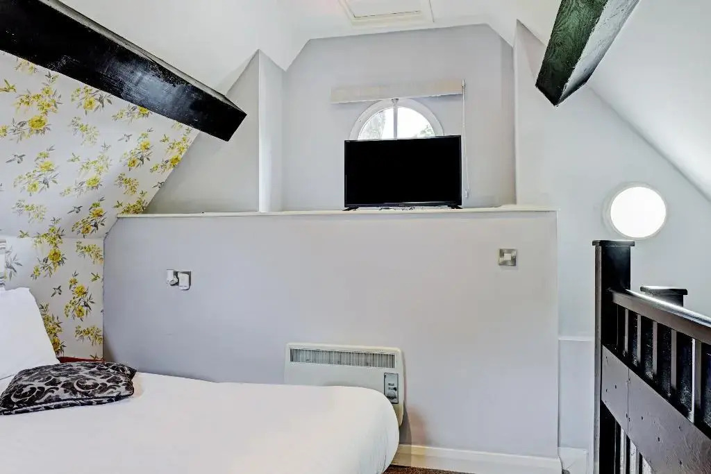 OYO Dovecote Hotel