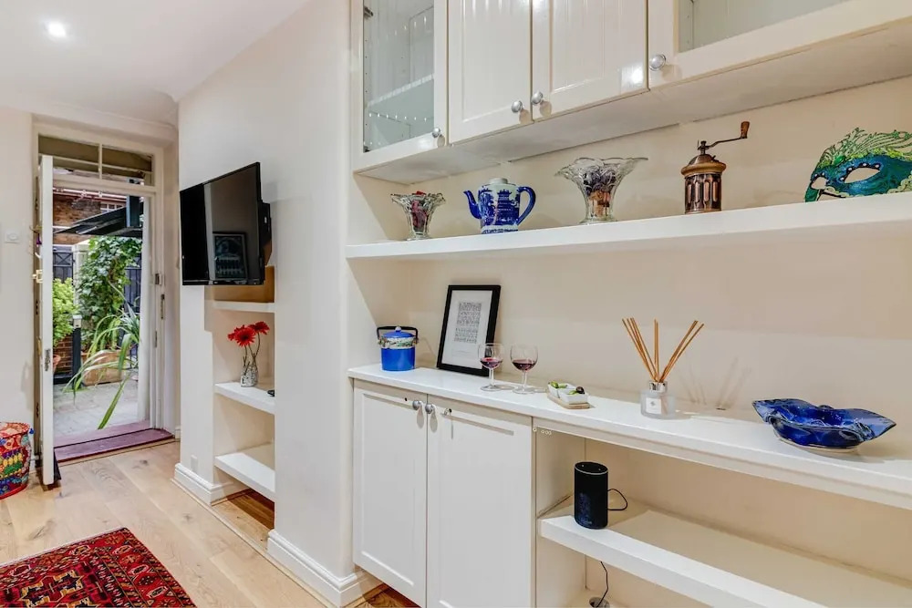 Stylish Chiswick Park Apartment