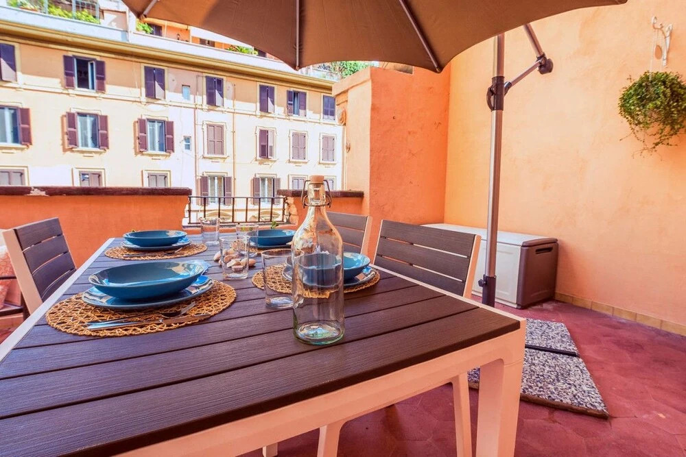 Romantic Flat With Large Terrace Close to S. Peter