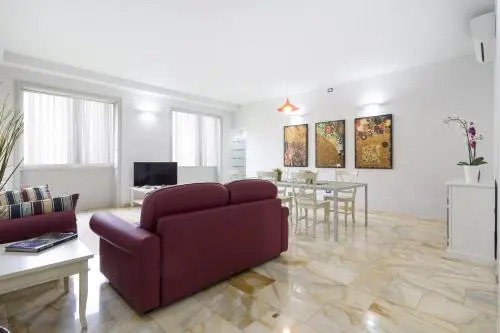 Regina Giovanna Flat
