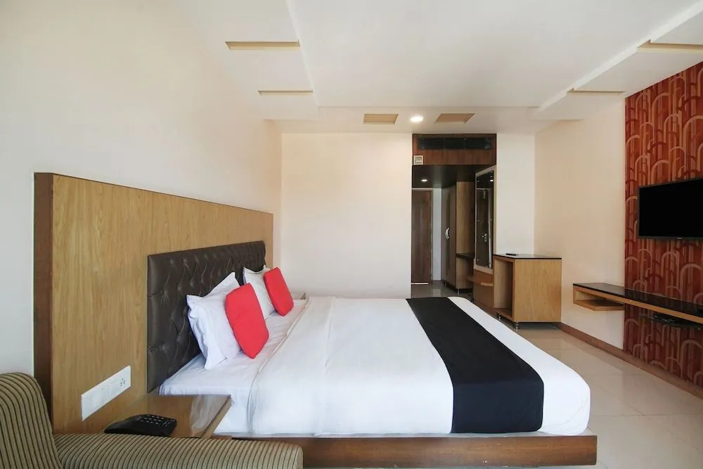 Capital O 30441 Hotel Durgada Siri
