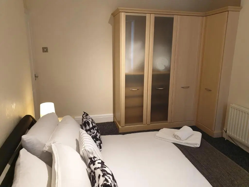 South Shield's Hidden Gem Emerald Apartment sleeps 6 Guests