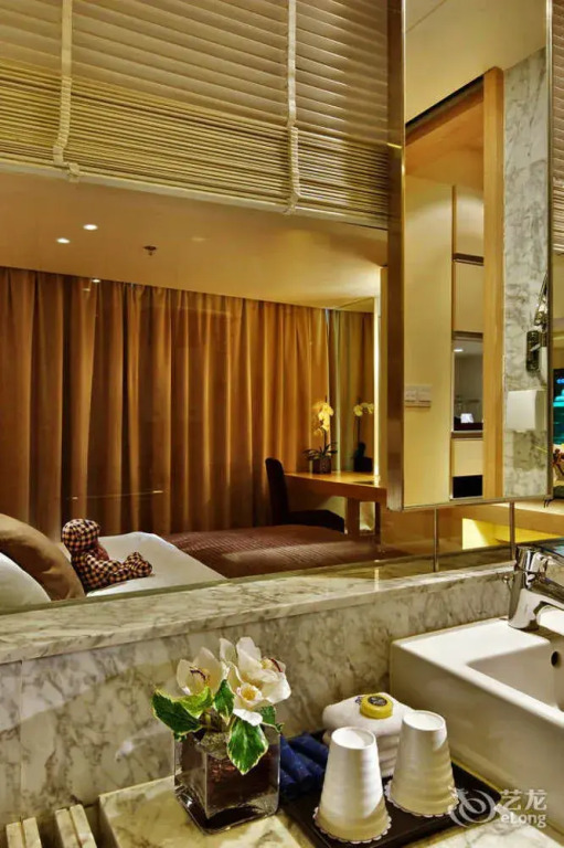 Lizi Hotel