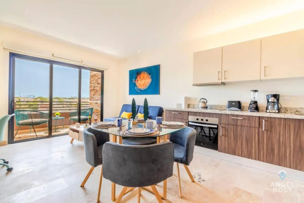 Veranto Condo Near 5Th Ave W Pool Access