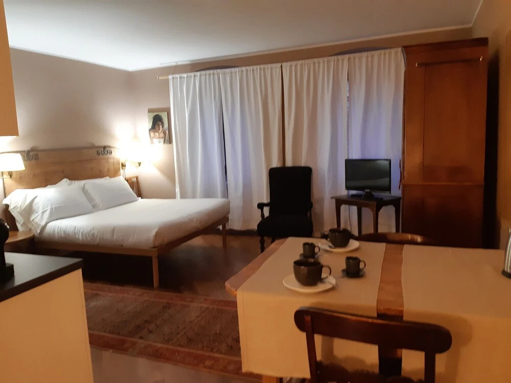 S. Trinità 18, Suites & Rooms