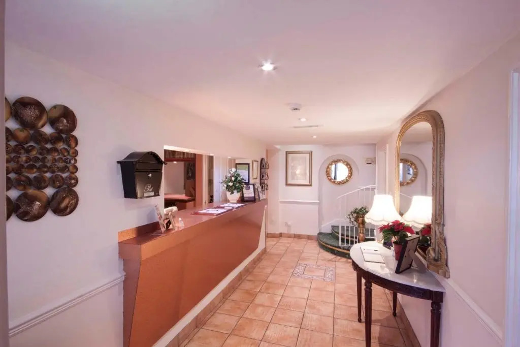 Roselawn Hotel