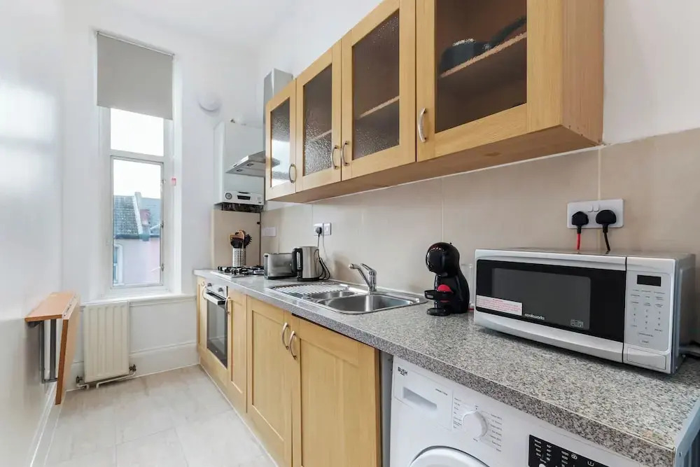 City Apartment - Sleeps 4 & Free Parking