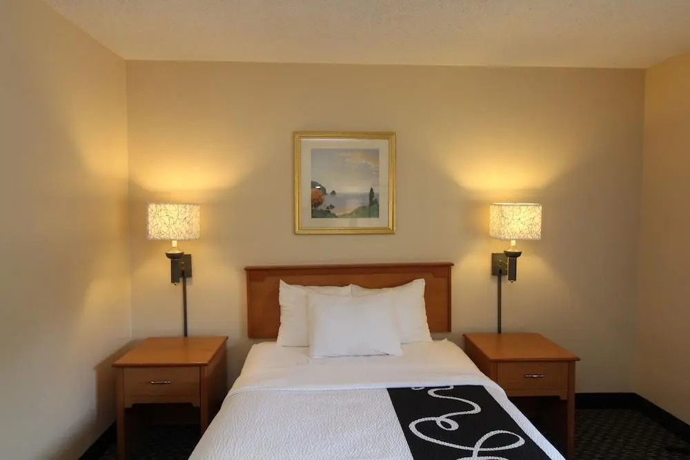 La Quinta Inn & Suites Tampa East Fairgrounds # 1039