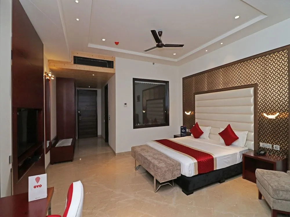 OYO 12464 Hotel C Pearls