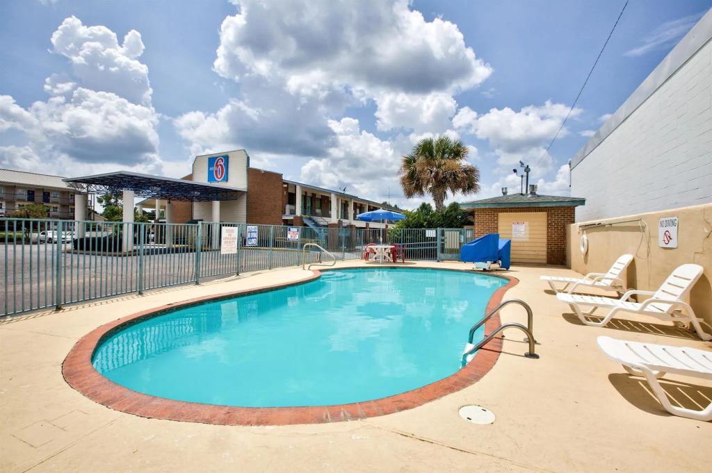 Motel 6-Dothan, AL