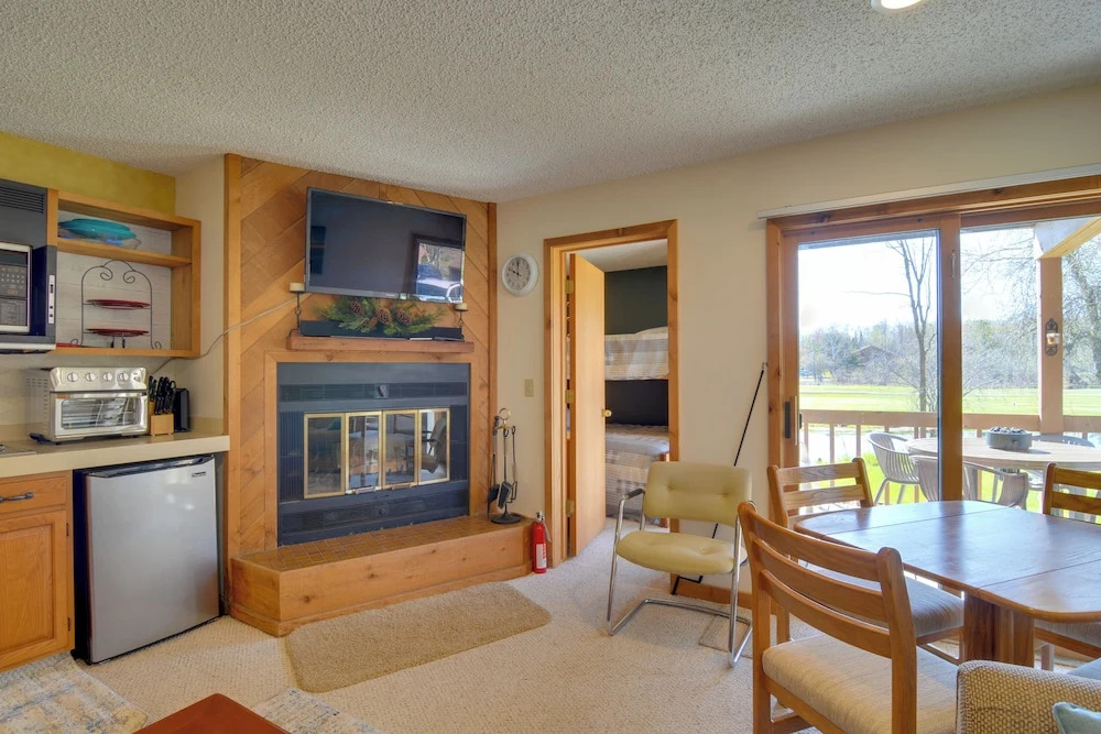 Schuss Mountain Resort Condo: Steps to Golf!