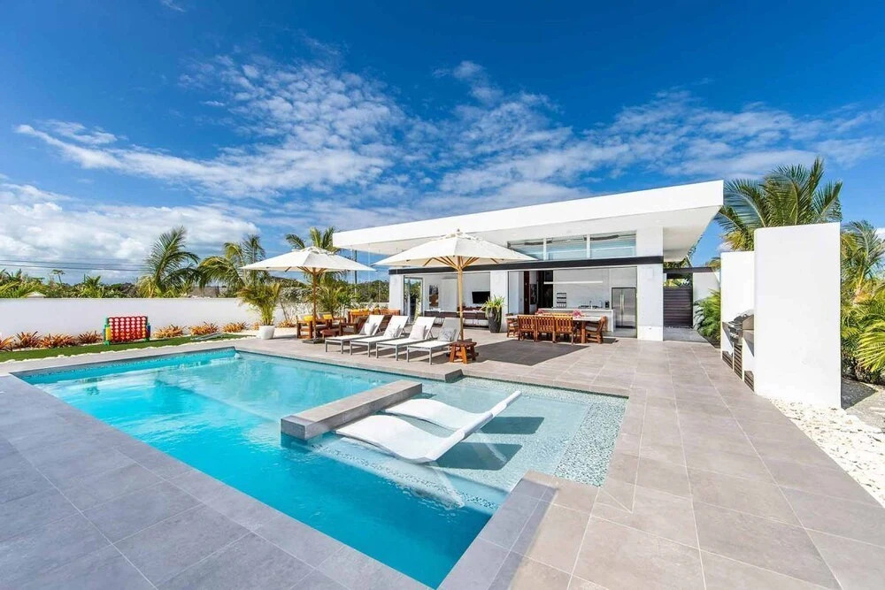 Oceanside Vacation Villa with Private Pool and Resort Amenities v10