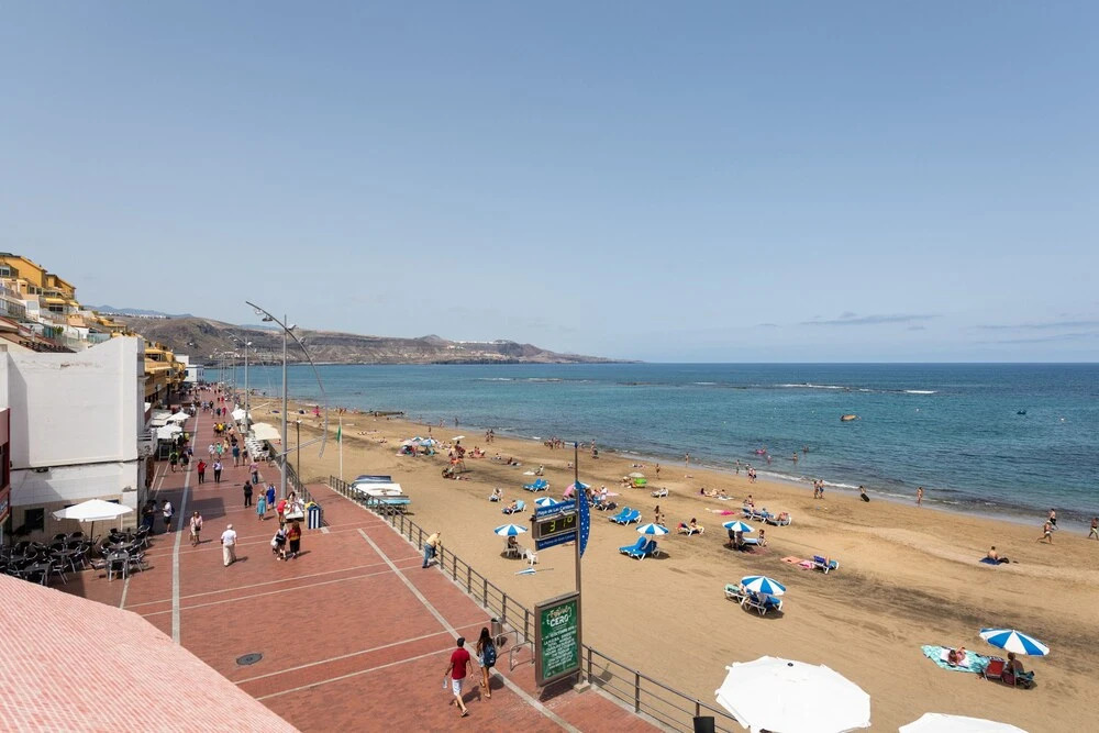 Front line, great sunsets, with sea views
