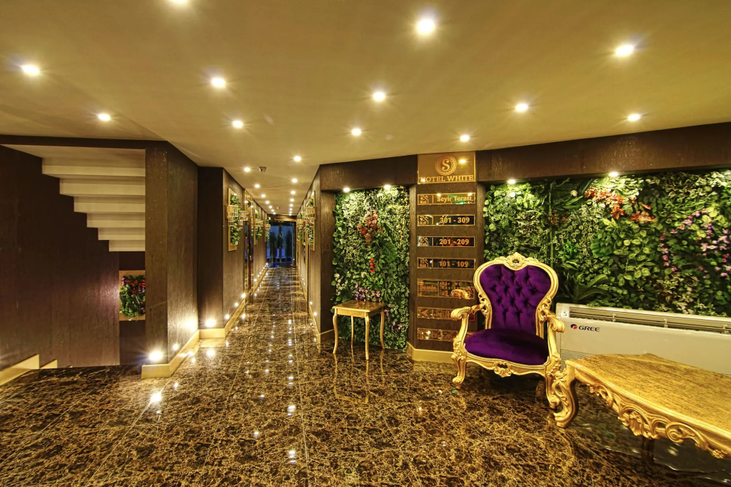 HOTEL S WHITE