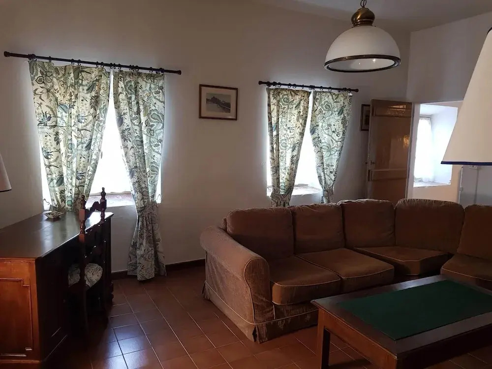 Apartment in a 19th Century Building, in the Hills With Stunning Views, Wifi