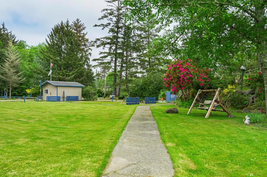 Long Beach Camping Resort Cabin 2