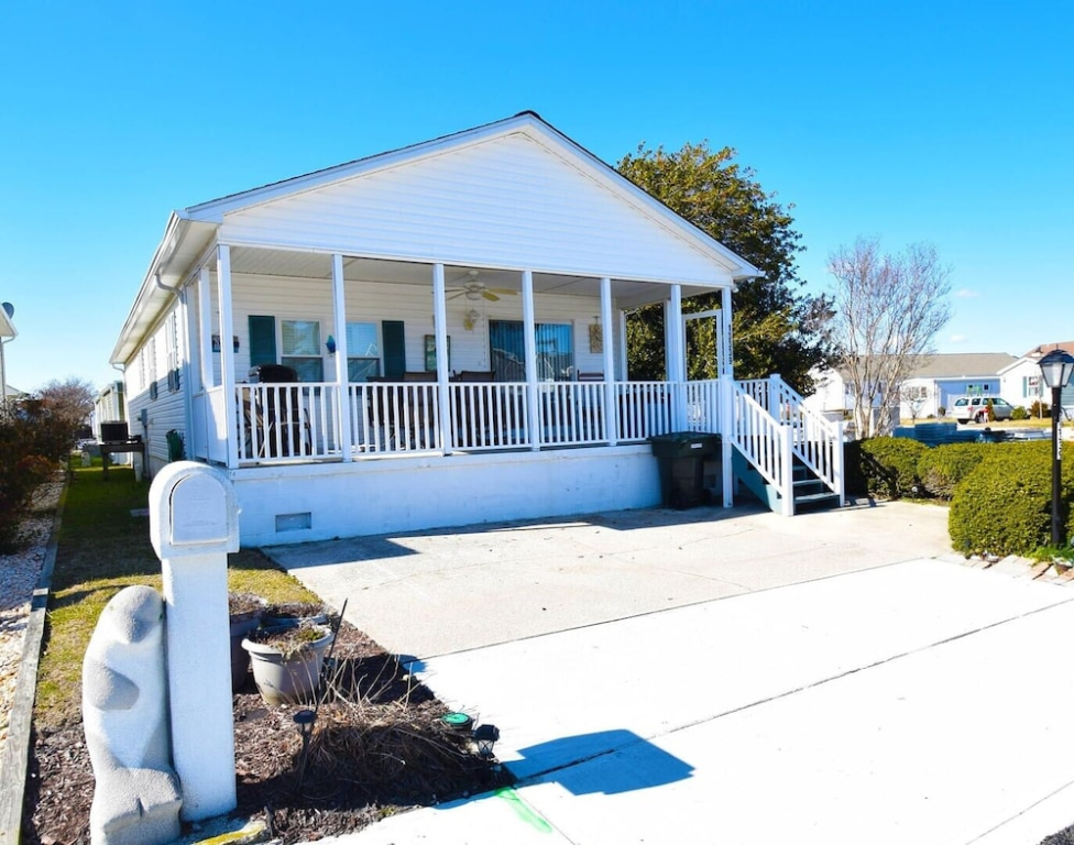 Montego Bay-colonial Drive 13339 3 Bedroom Home