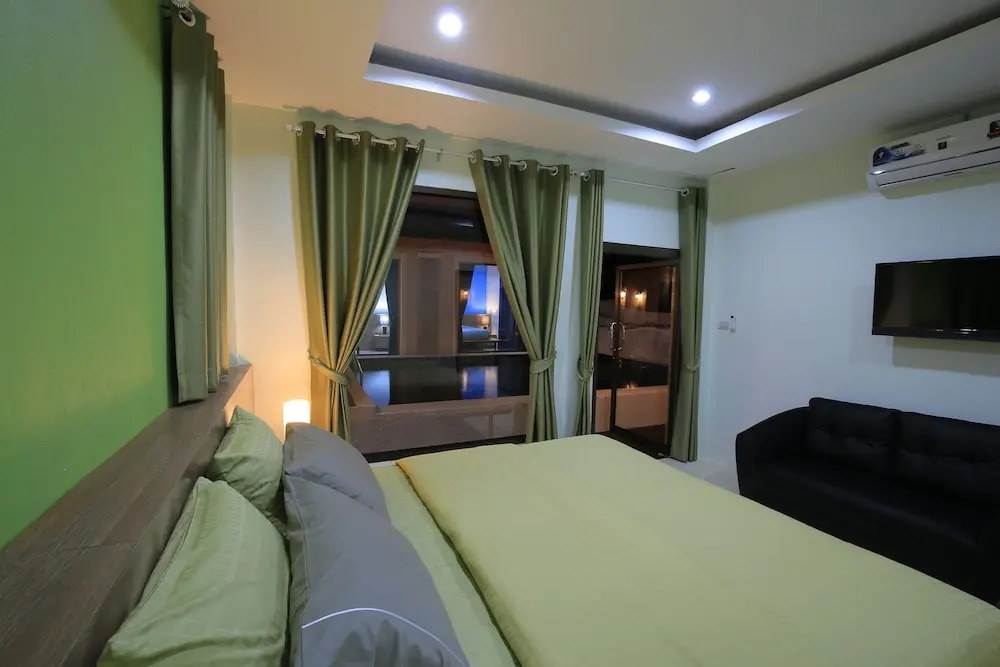 Baan Oshi Beach