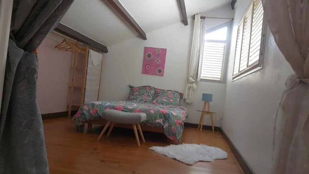 Un séjour privilégié à La Villa Gialla chambre dhôte et loft dans une maison de charme avec piscine à débordement