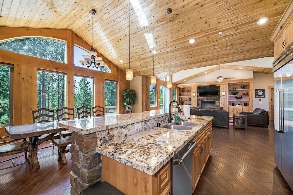 Big Bear Lodge W/ Sauna, Hot Tub, Decks & 4 Fireplaces 6 Bedroom Home