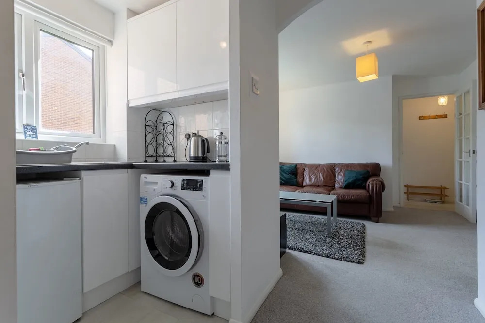 1 Bedroom Apartment Near Surrey Quays