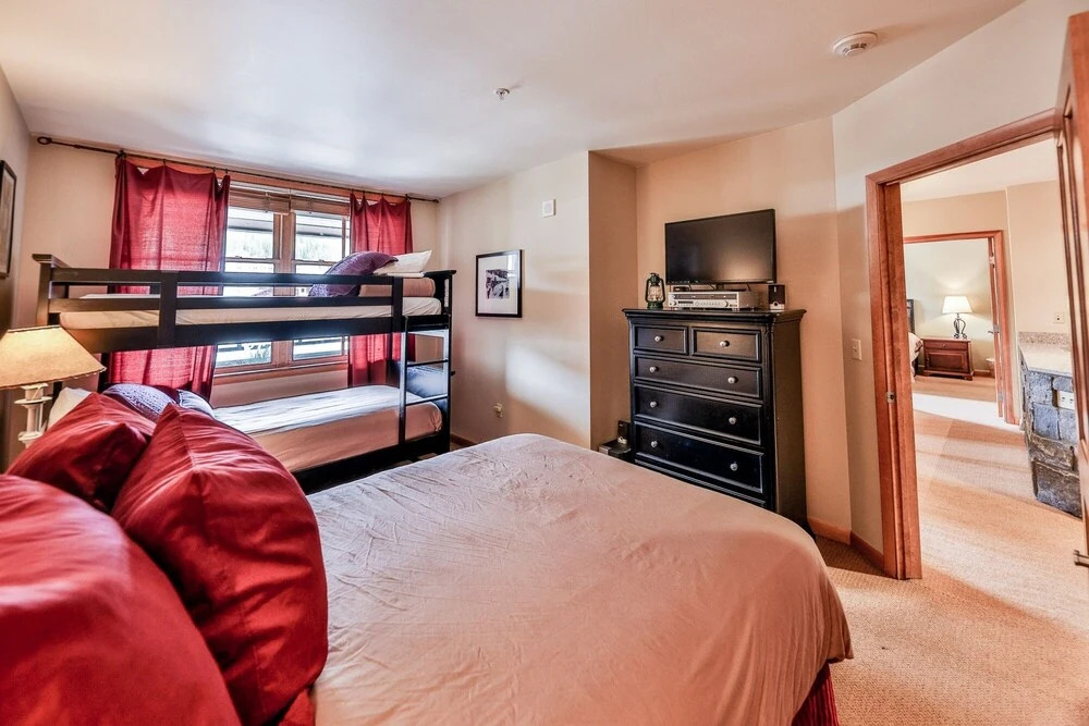 Zephyr Slopeside - 1504 2 Bedroom Condo by RedAwning