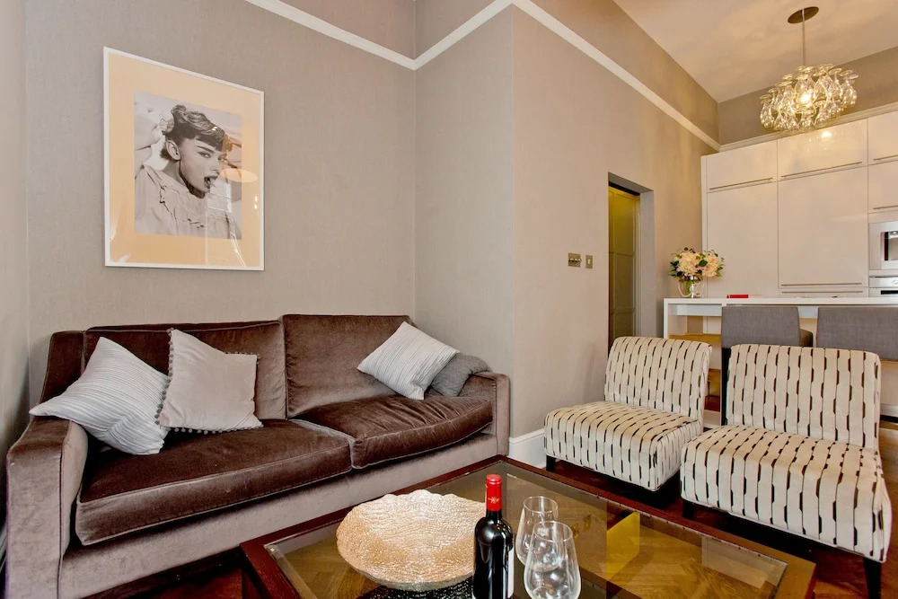 Stunning 2 bed and bath in Kensington