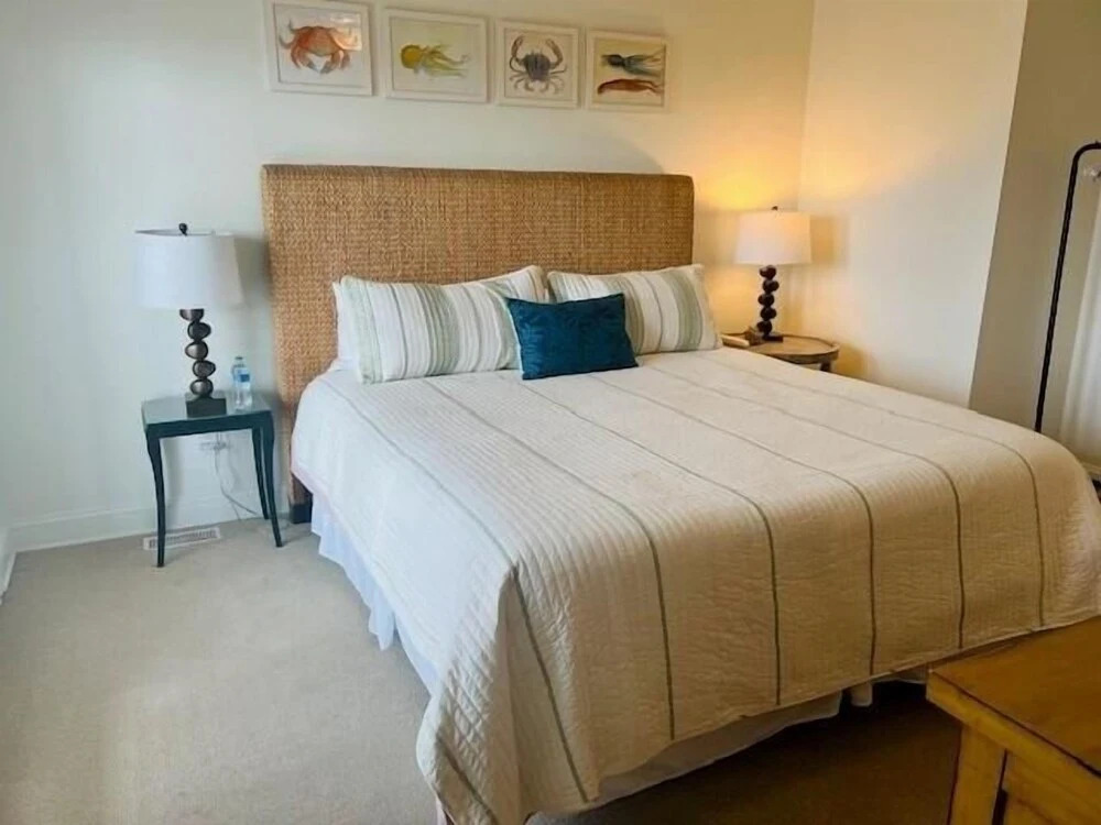 The Rainbow Connection 4 Bedroom Home by RedAwning