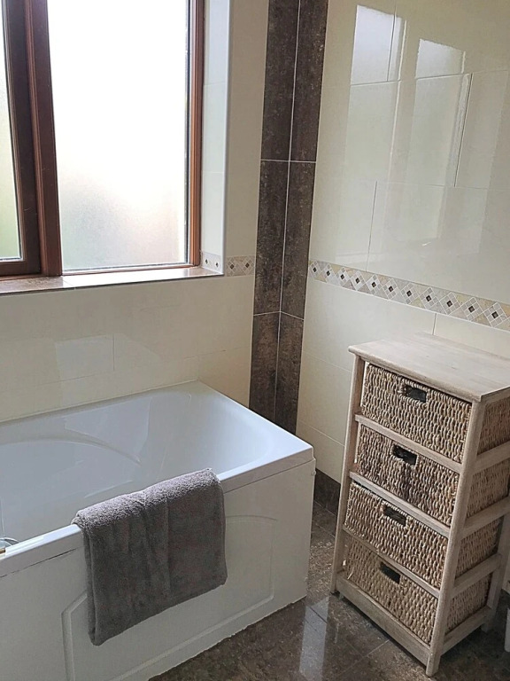 Immaculate 3-bed House With Private Secure Garden