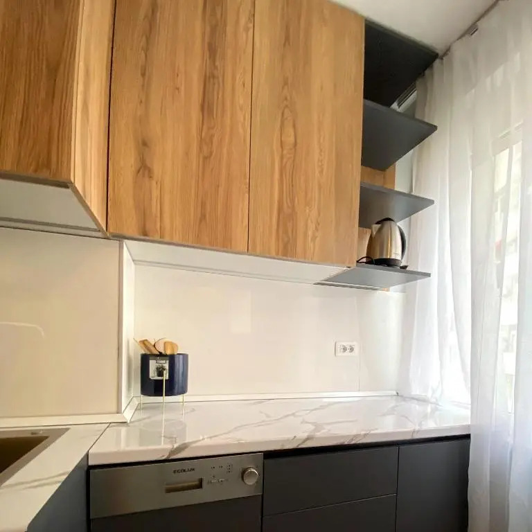 Centrally located Glamorous Bright APT near Bazaar