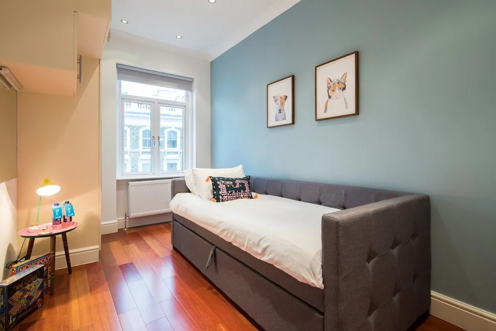 The Kensington Gardens - Modern & Bright 2BDR Flat