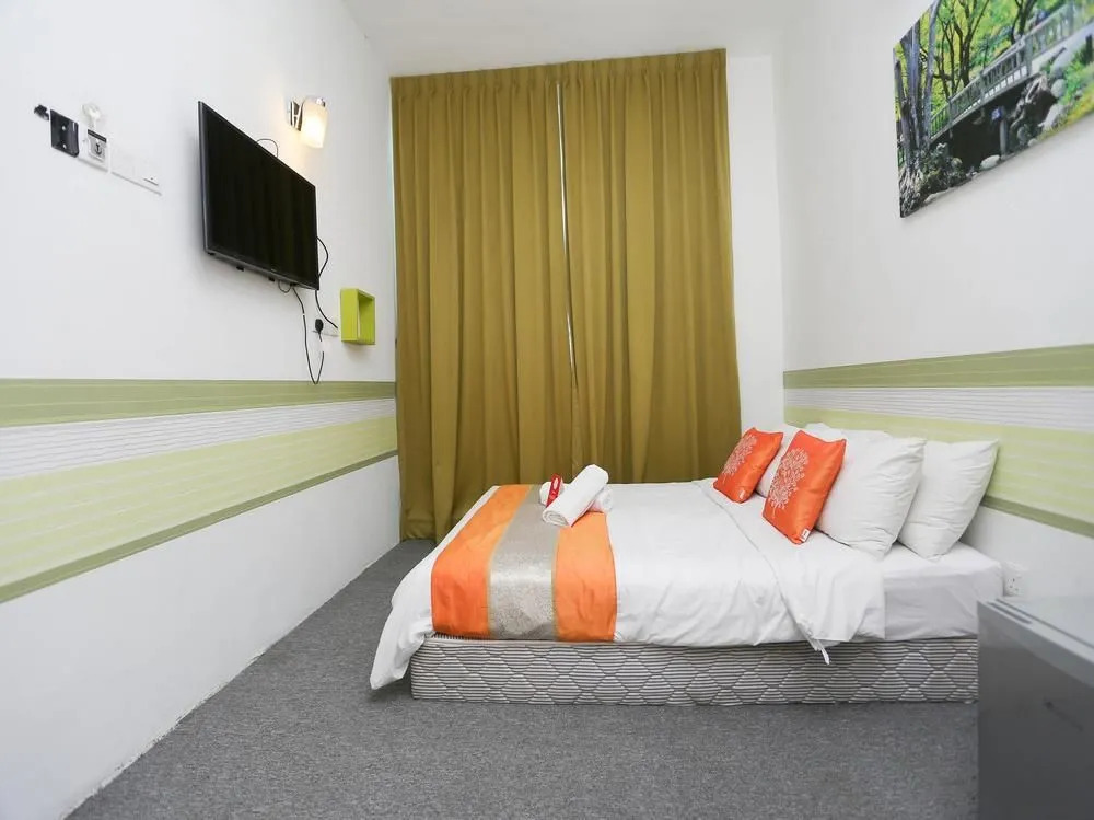 OYO 221 Olive Hotel