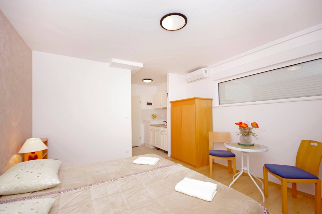 Studio apartment JaVi - free private parking: SA2 Trogir, Riviera Trogir