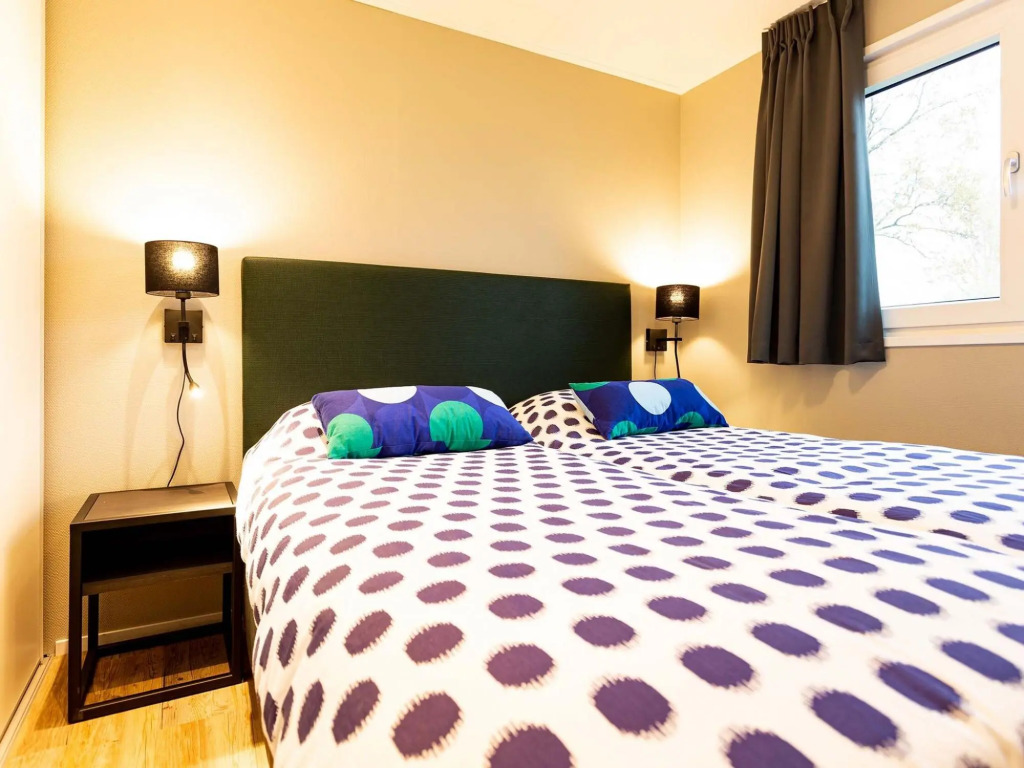 Nice chalet with dishwasher, in a holiday park in the middle of De Veluwe