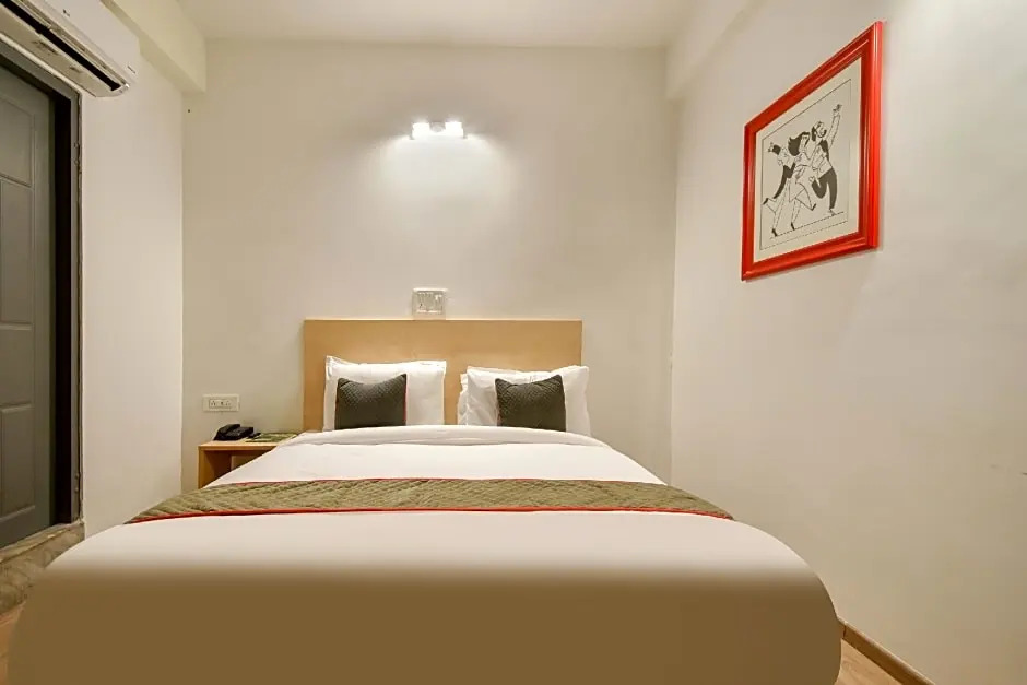 OYO Townhouse 263 Hotel Luxurs Shri Gopal Nagar