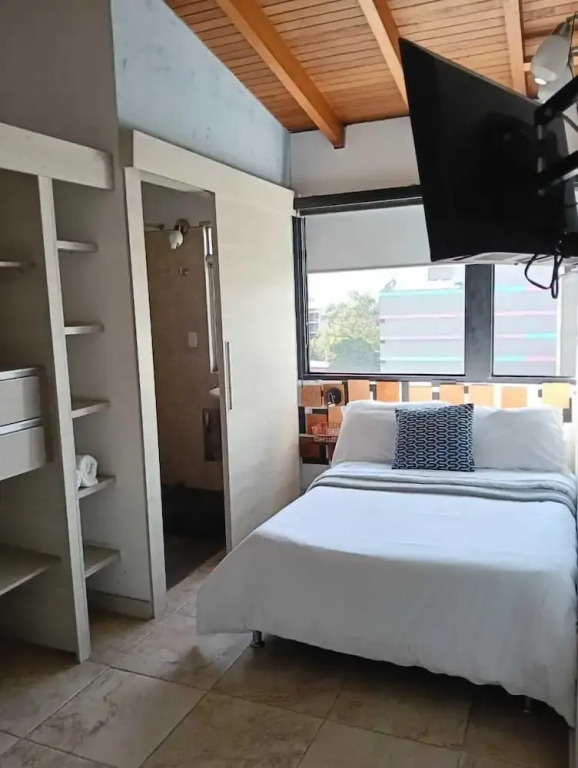 Tauro Black Suites