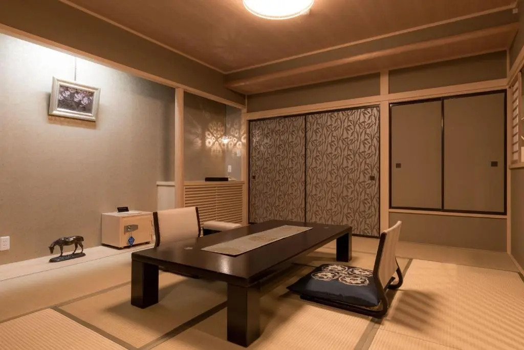 Atami Onsen Sakuraya Ryokan