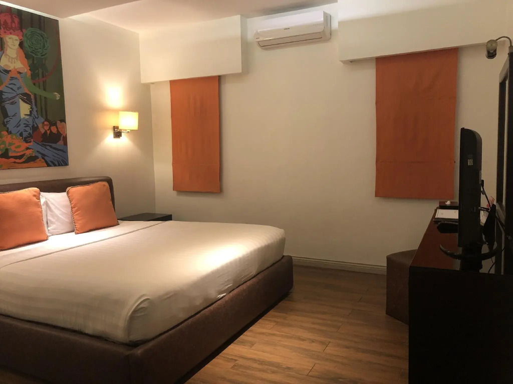 Court Meridian Hotel & Suites