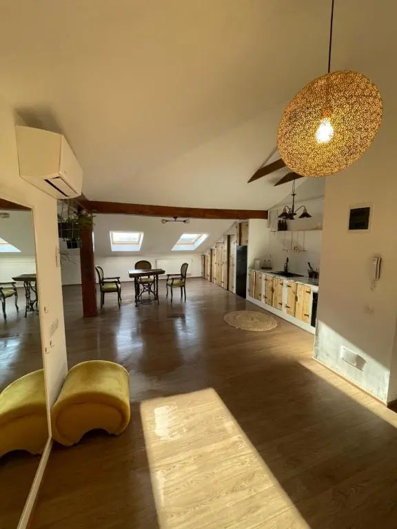 YamaLuxe Apartments - Luxurious attic with bathtub in the bedroom