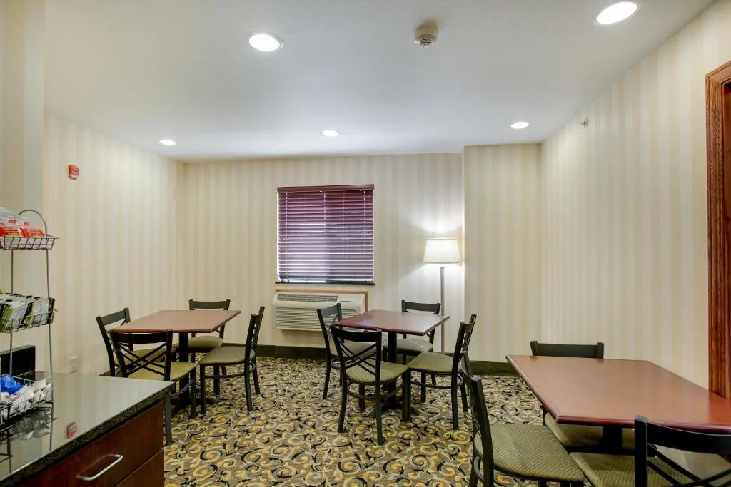 Cobblestone Inn & Suites - Clintonville