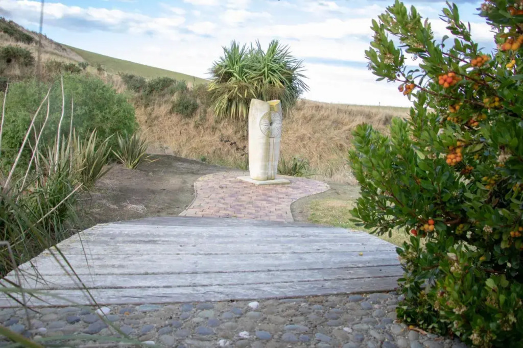 Old Bones Lodge Is 4.6 South Oamaru