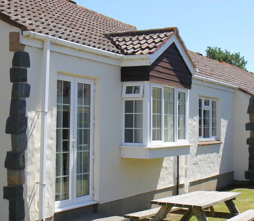 Briquet Cottages