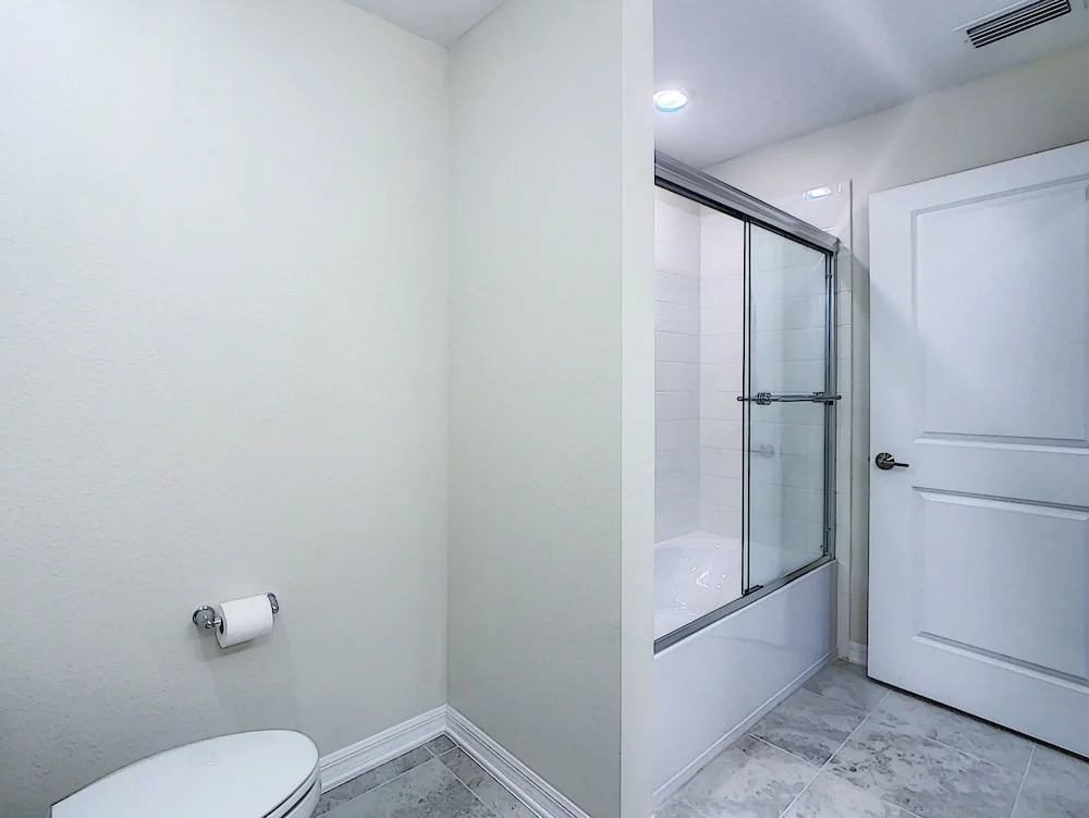 Updated Condo, 5 mi to Disney, On-site Water Park!