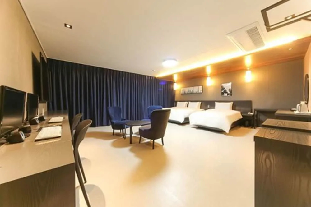 E-Stay Hotel